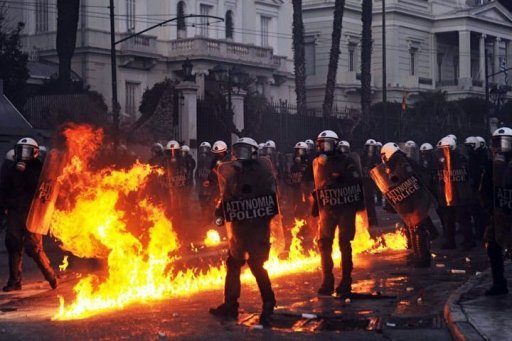 Greek Government Fails Riot Police Fire