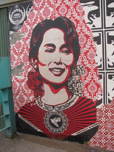 Suu Kyi Gathers European Support on Tour