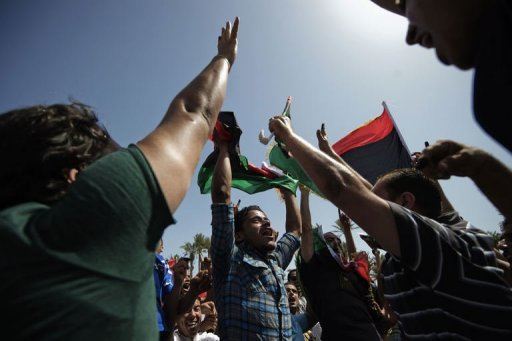 Libya Protesters Wave National Flag After Vote