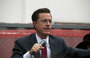 Stephen Colbert lampoons fiscal cliff