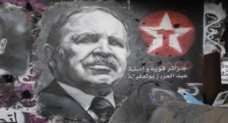 Tens of Thousands of Algerians Call on Bouteflika to Step Down