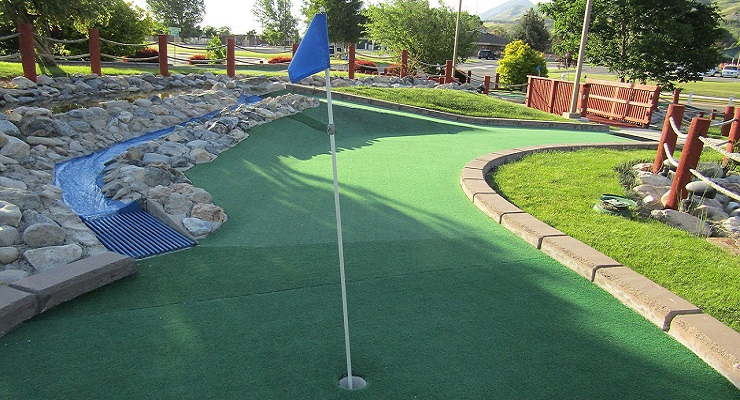 Play Mini Golf To See How Politicians Tilt Elections Using Maps