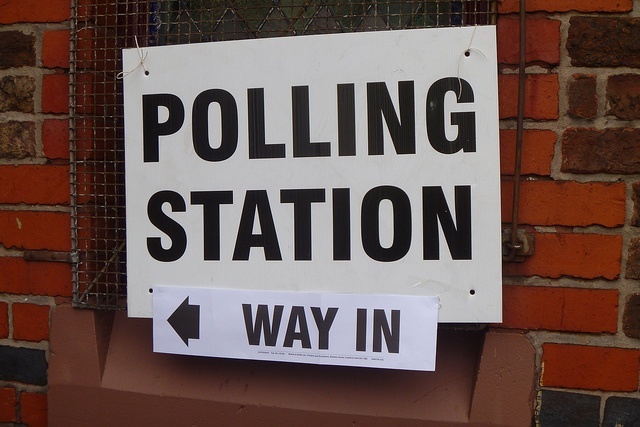 Sign Polling Station Way in