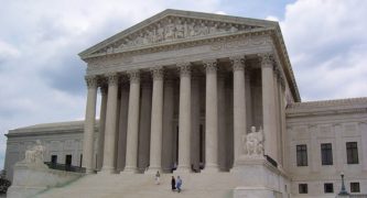 US Supreme Court Throws Out Challenge to Trump Census Immigrant Plan