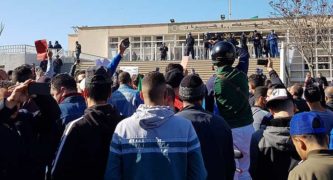 French Algerians Join Protest Against Bouteflika
