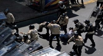 Venezuelan Opposition Leader Offers Amnesty to Soldiers