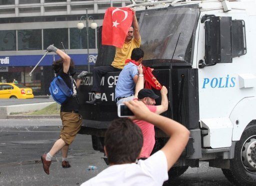 Turkey army repressing protests moves dangerously towards more violence