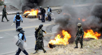 Honduras protesters block roads